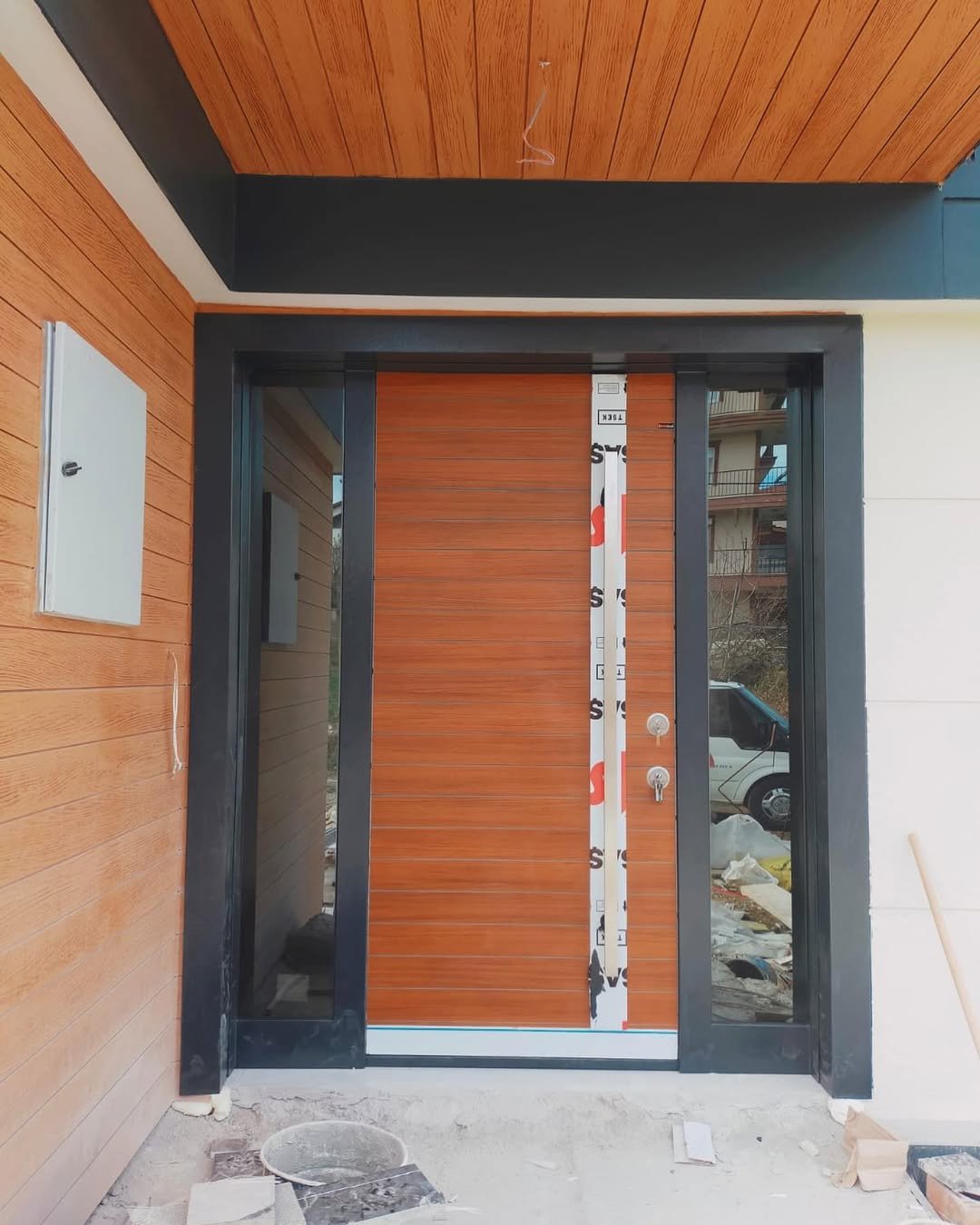 Kompakt Laminat Dış İklim Çelik Kapı